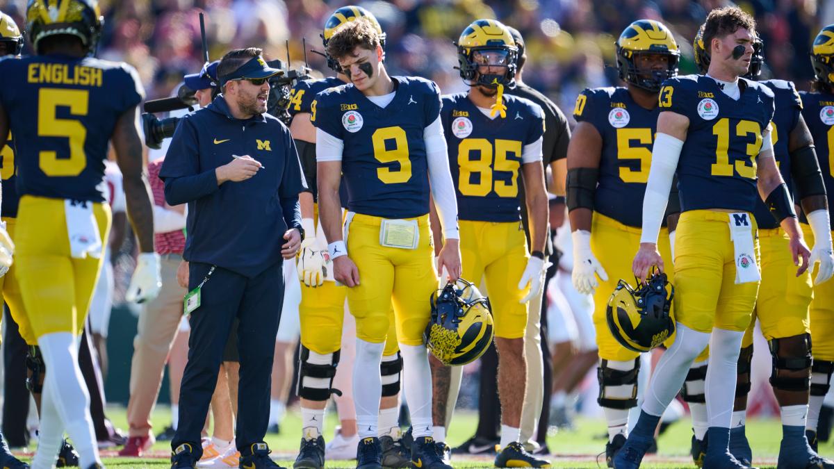 Kirk Campbell 鈥�08 confers on the sidelines with Michigan QB J.J. McCarthy # 9 at the Rose Bowl. (Photo Courtesy University of Michigan Athletics)